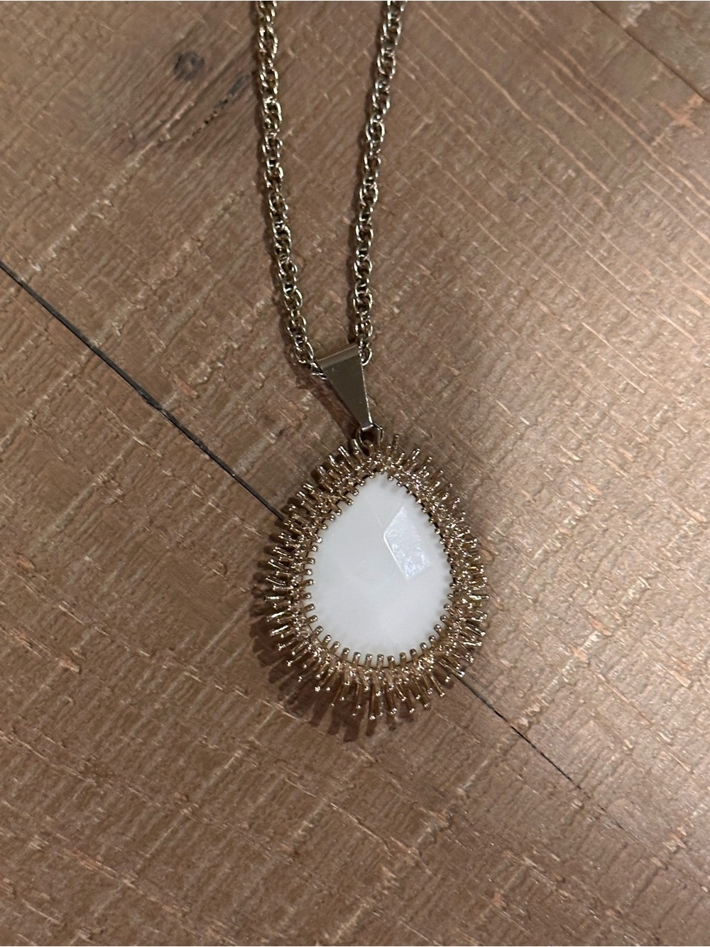 Kendra Scott White Teardrop Pendant Necklace in Gold